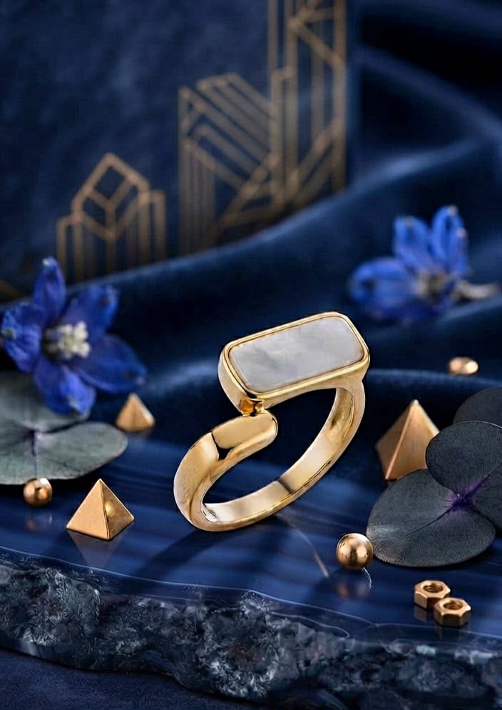 Luna Pearl Signet
